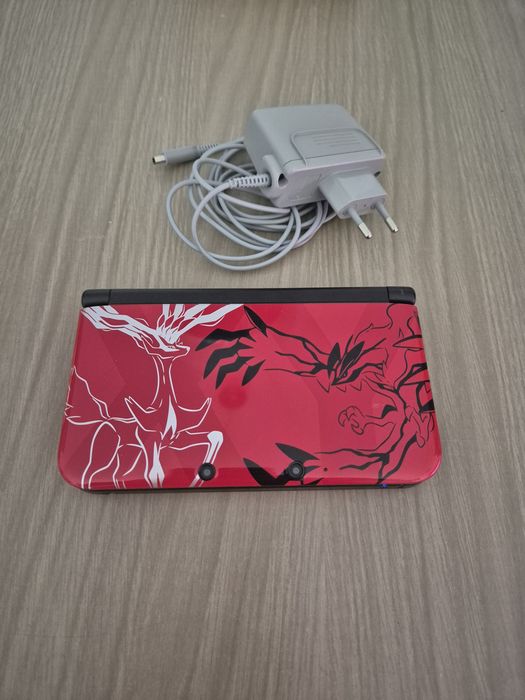 Nintendo 3DS XL Pokémon Edition Red + 4 jogos
