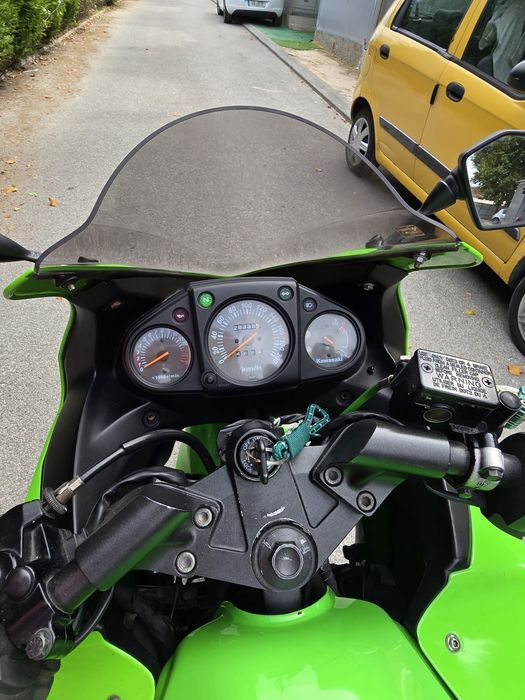 Kawasaki Ninja 250R (EX250K) 2011 – Excelente estado, pronta a circular