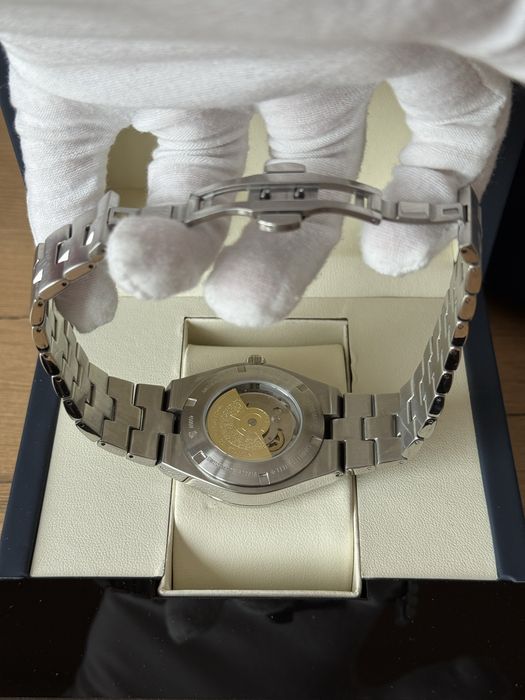 Годнник Vacheron Constantin Overseas White