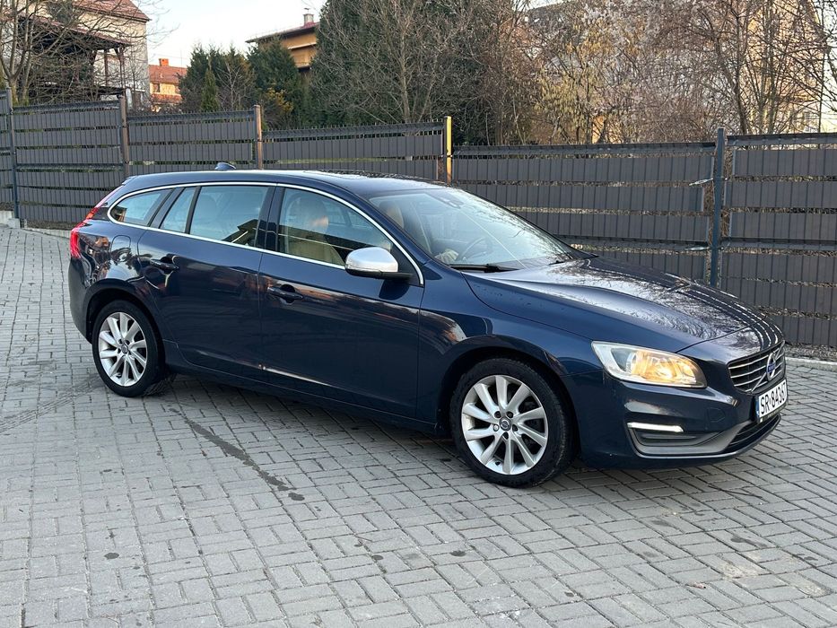 Volvo V60 /SKÓRA/Bezwypadkowy//Nowy kompletny rozrząd/D4 / 180KONI