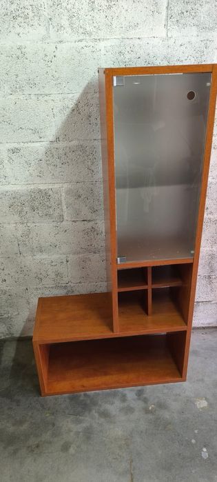 Móvel em madeira cerejeira maciça, com porta em vidro fosco, medidas 1