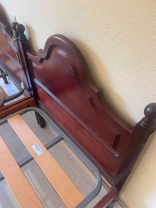 Duas camas de solteiro vintage à venda, com desconto para € 100 – URGENTE