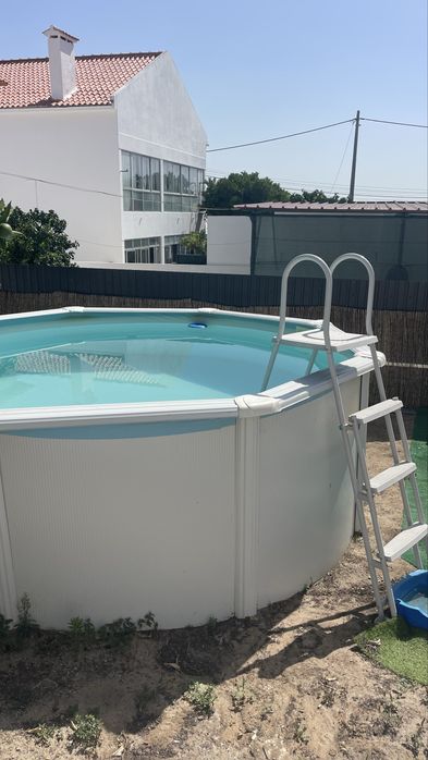 Piscina com estruta em aco