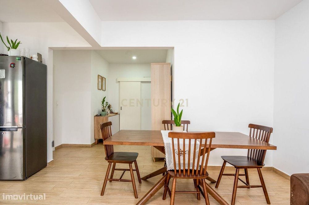 Apartamento T3, transformado em T2, completamente remodelado, no centr — Queluz E Belas, Lisboa