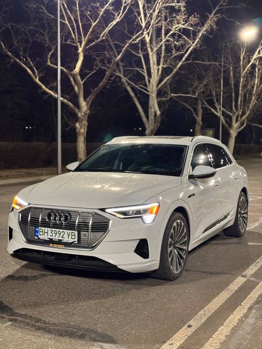 Audi e-tron 2019 VIN WA1VABGE3KB011317 фото оголошення 2 з 8