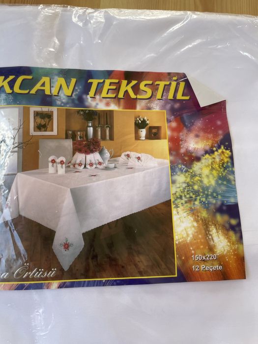 Nowy Obrus z pięknymi haftami Tekcan Tekstil 150x220