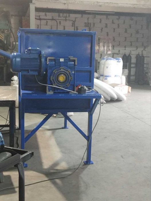 Змішувач комбікормів,смеситель кормов,кормозмішувач