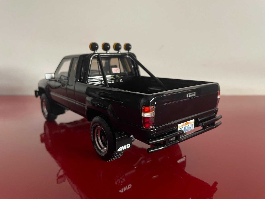 Toyota Hilux SR5 Glossy Black