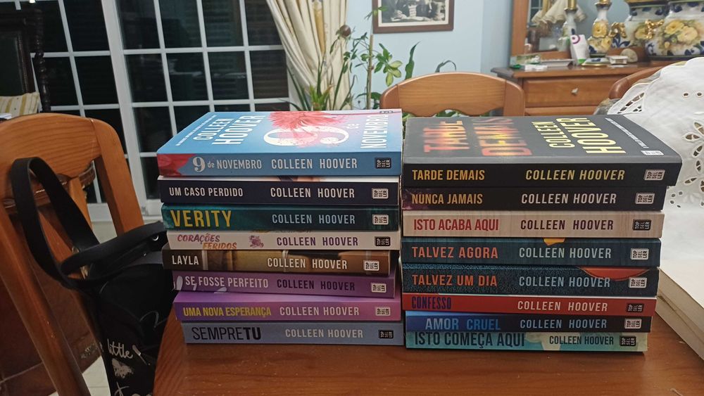 Livros de Escritores Famosos (Colleen Hoover , Raul Minha'alma e mais)