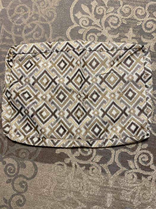 Наволочки на диванні подушки