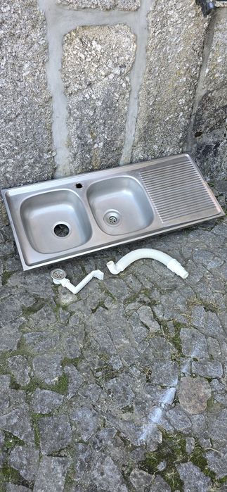 Banca inox, duas pias, sem torneira. Bom estado. 1.20 x 50cm