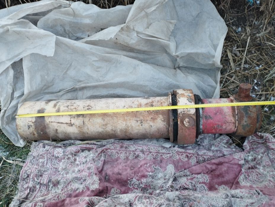 гідроциліндр з полуприцепа