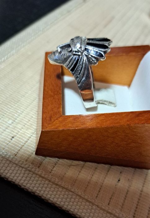 Anel homem raro em prata.