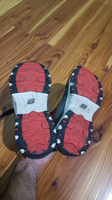 Дитячі зимові черевики Skecherts б/в, розмір 33,5