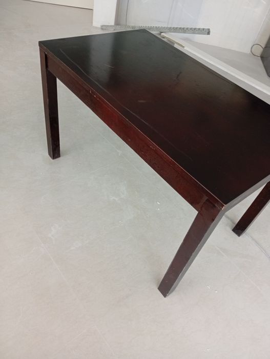 Mesa de madeira maciça