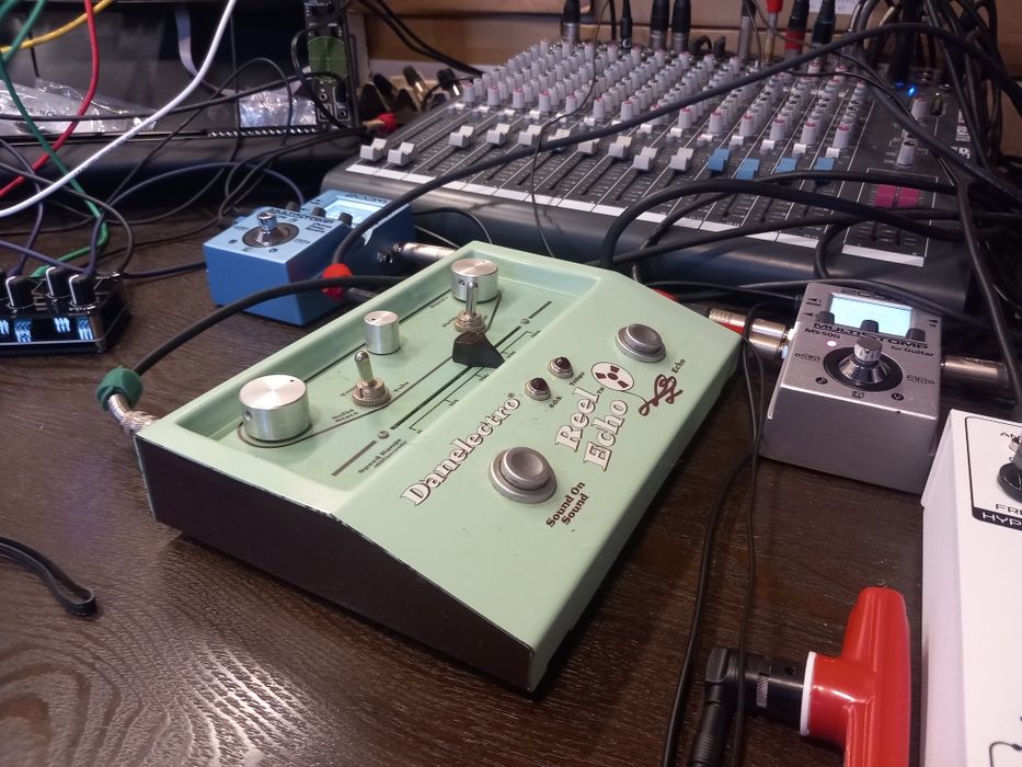 Pedal Danelectro Reel Echo com caixa original