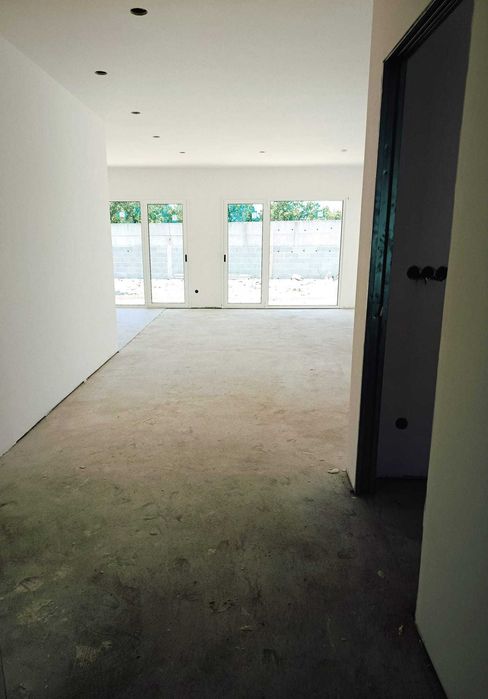Moradia T2+1 - Reconstrução integral fase de acabamentos - Ervedeira