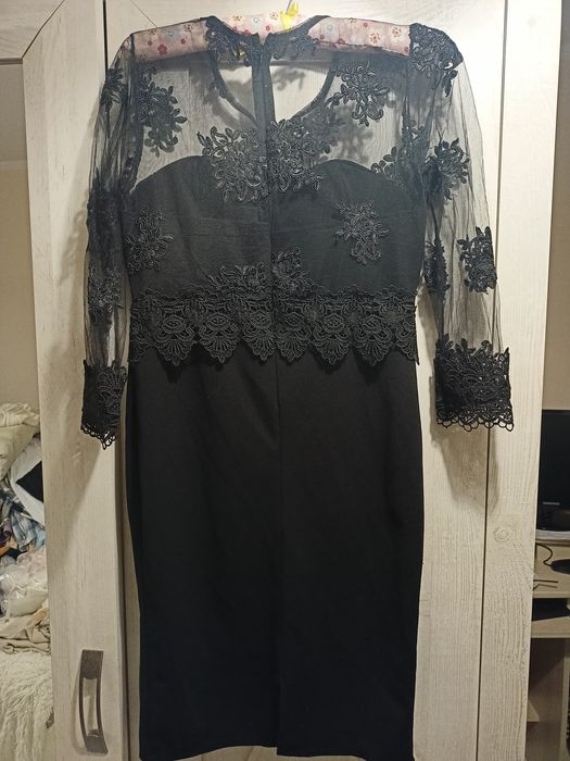 Włoska sukienka mała czarna z koronką