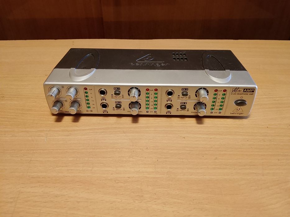 Mini wzmacniacz Behringer AMP800