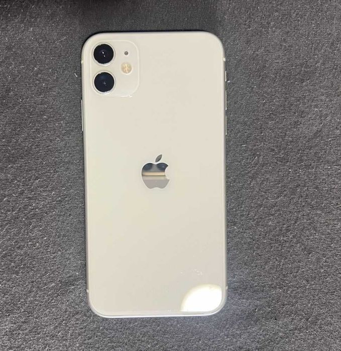 iPhone 11 White 64GB – Battery at 71% – Used with Original Box64737765843329121