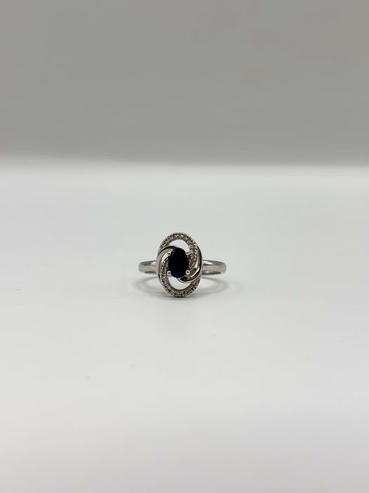 Złoty pierścionek z szafirem i brylantami