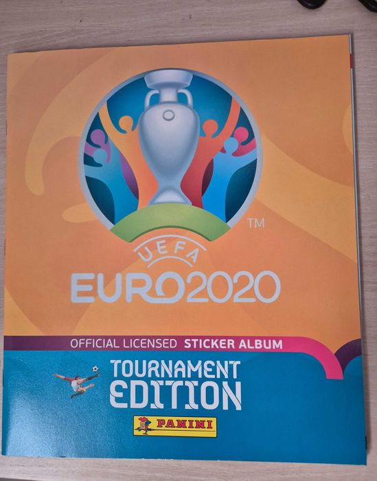 Caderneta Euro 2020 nova com 8 cromos