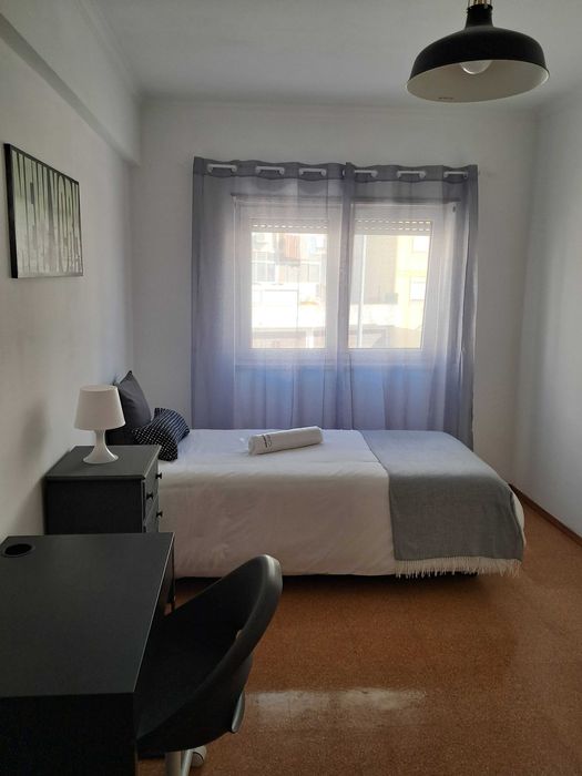 Quarto p/ alugar Odivelas-Patameiras 425€ Despesas Incluídas