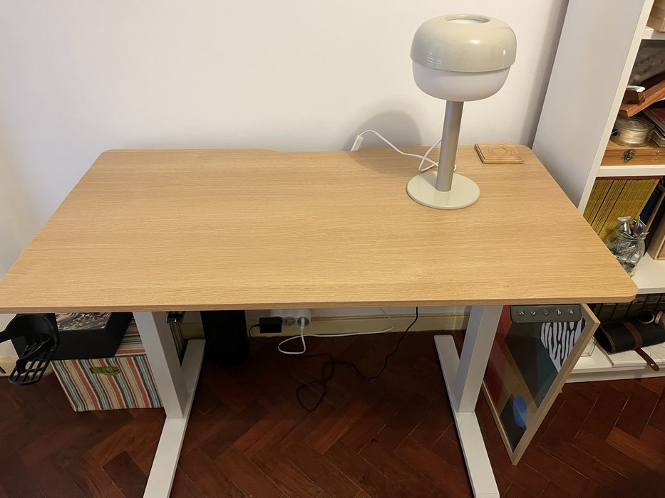 Standing desk / secretaria elevatoria
