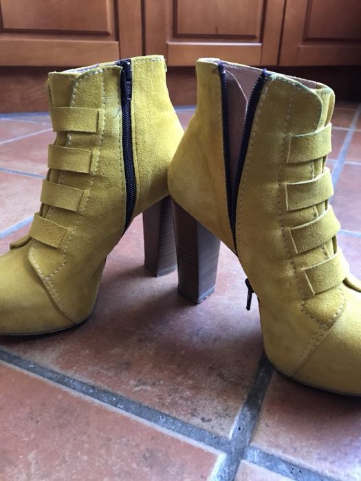 Botas em camurça