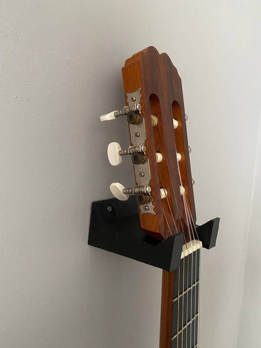 Настенный держатель для гитары