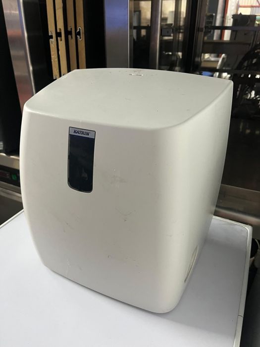 Dosłownik na recznik papierowy podajnik dozownik na mydło