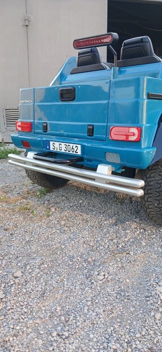 Дитячий електромобіль