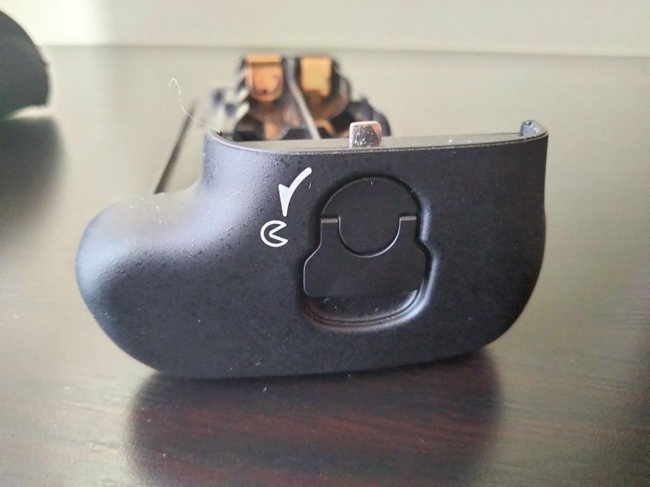 Battery hand grip da Nikon MB-12 como novo