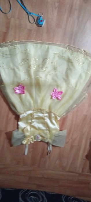 Várias fantasias, vestidos, disfarces e acessórios de criança