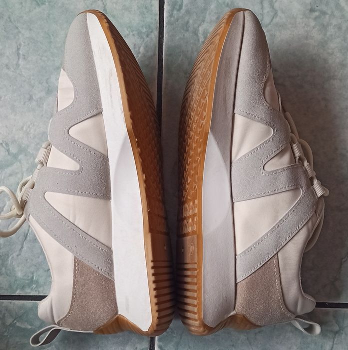 Buty sportowe młodzieżowe, damskie.