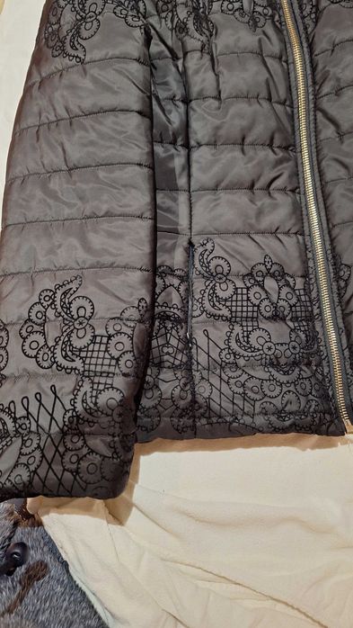 Casaco preto  impermeavel com bordados