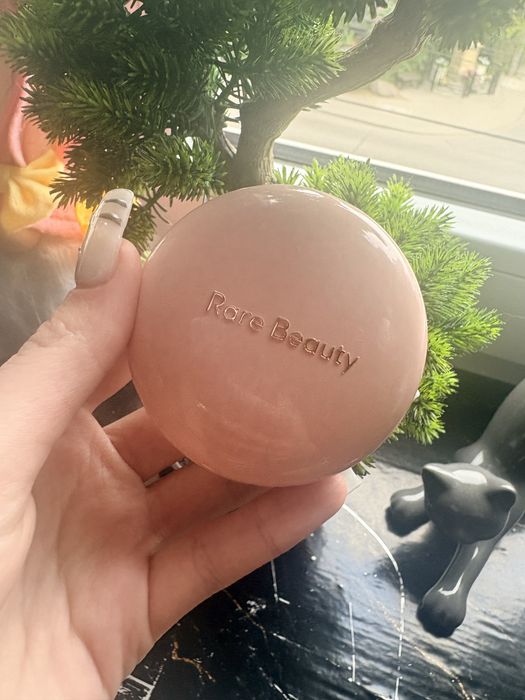 Rozświetlacz Rare Beauty Enlighten Sephora