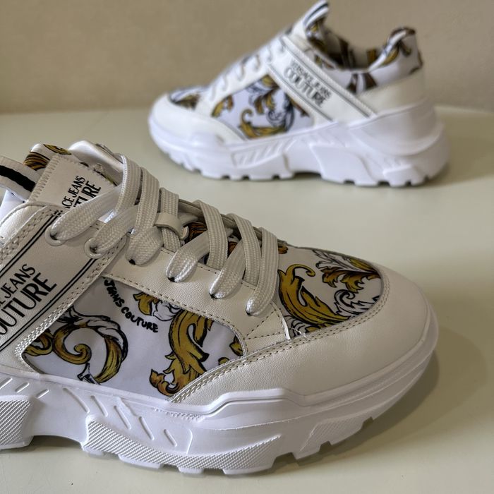 Versace. Жіночі  кросівки. Оригінал. Нові. Розмір 43.