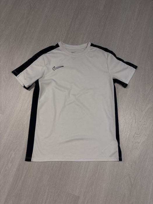 Koszulka sportowa marki nike