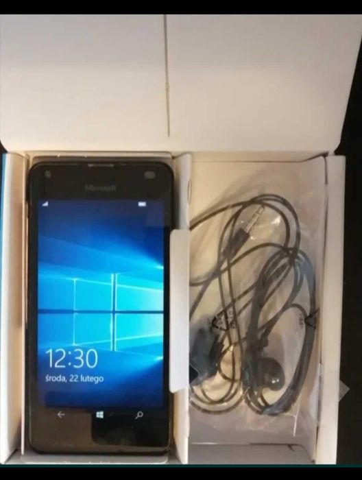 Microsoft/Nokia Lumia 550 - pełen komplet.