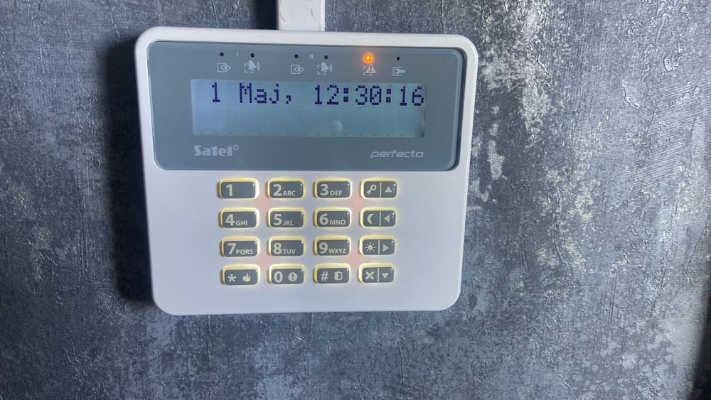 Montaż kamer monitoringu, alarmów, sieci lan