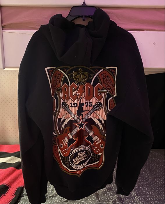 Зіп-кофта AC/DC.