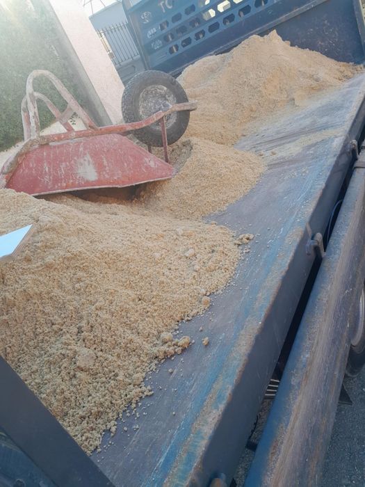 Faço cargas e descargas de entulho