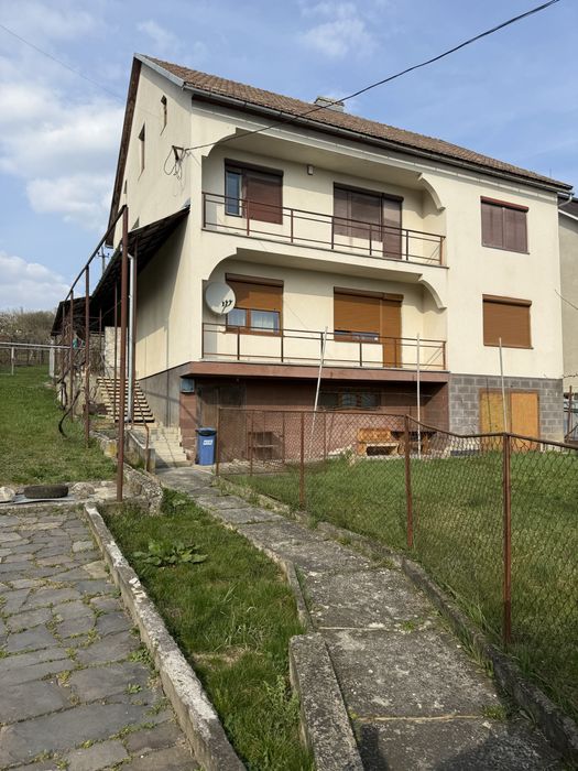 Продається будинок в елітному районі з 22 сот землі