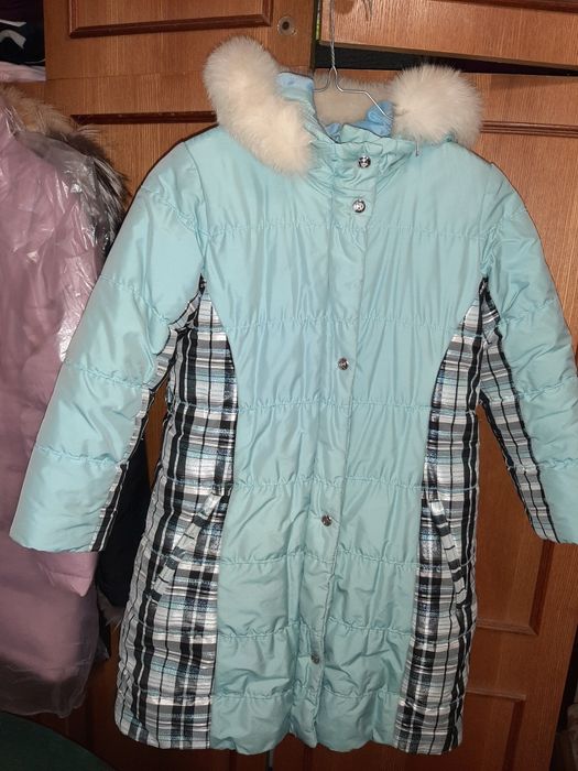 Продам пальто для девочки.