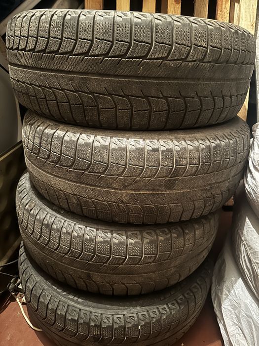 215/65R16 98T Michelin X-Ice XI2