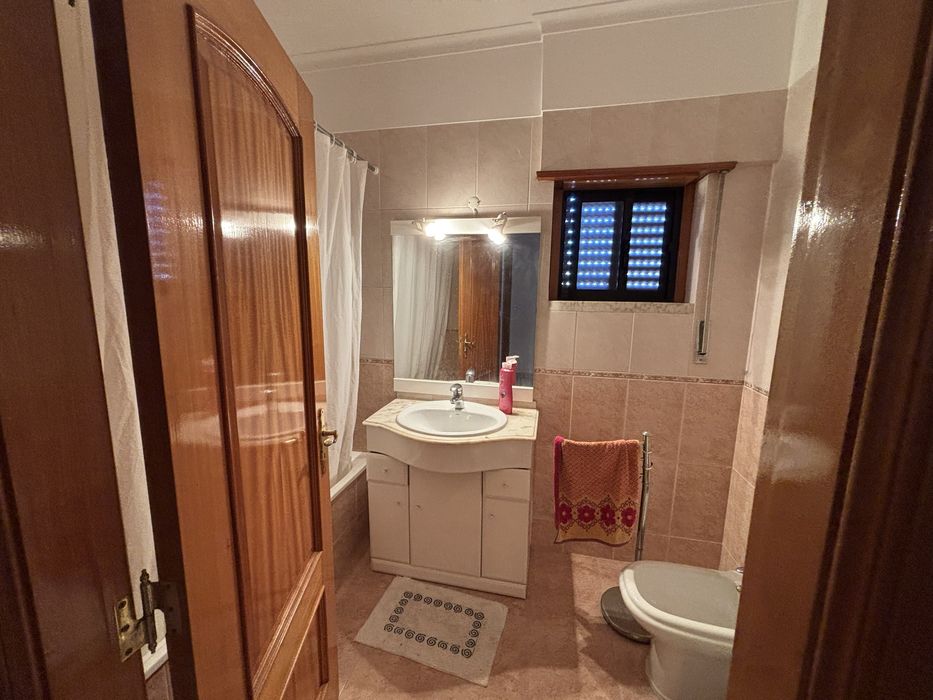 “T3 117m² | Garagem 2 carros | 5.º andar c/elevador | Casal de Cambra”