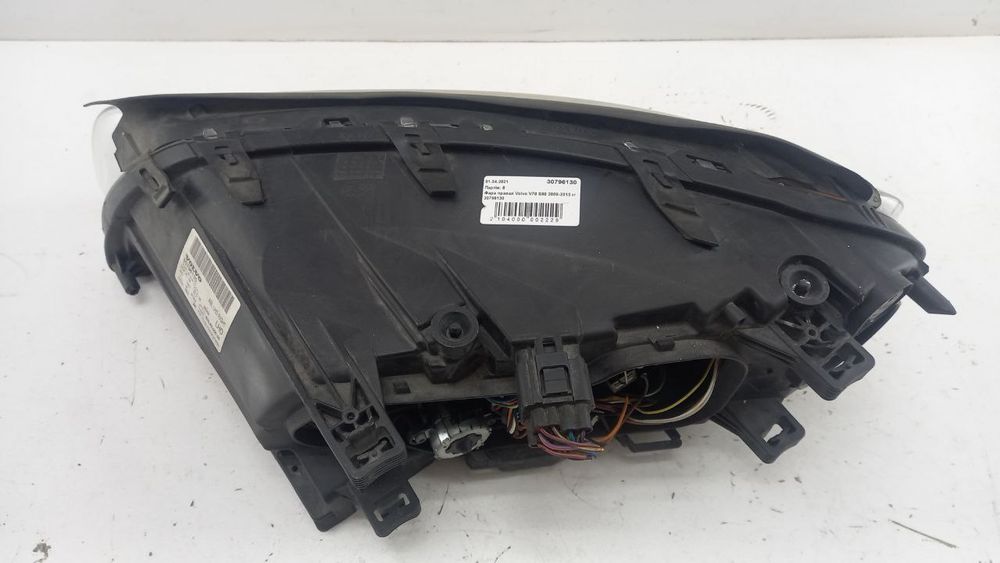 Фара правая Volvo V70 S80 2006-2011 30796136