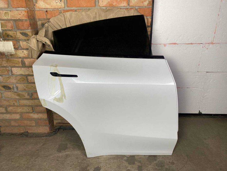 Двері Tesla Model Y білі сині