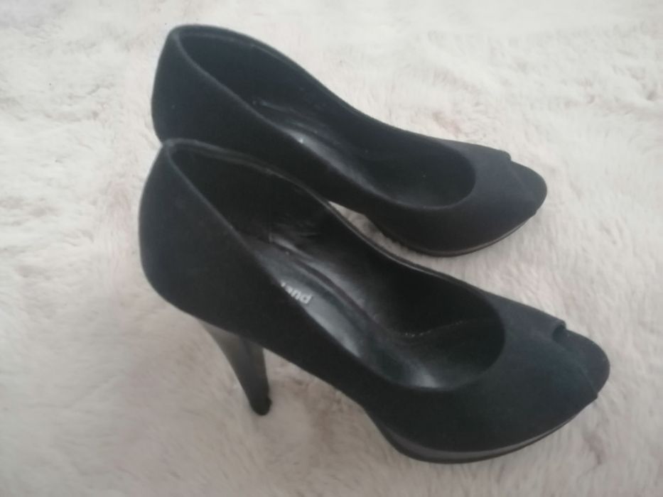 Czółenka zamszowe z odkrytym palcem r. 36